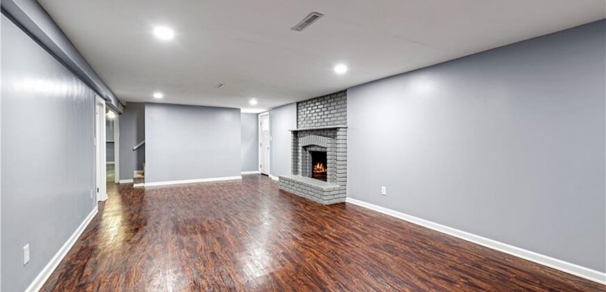 404 NW Briarcliff Road, Kansas City, MO 64116