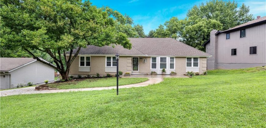 404 NW Briarcliff Road, Kansas City, MO 64116
