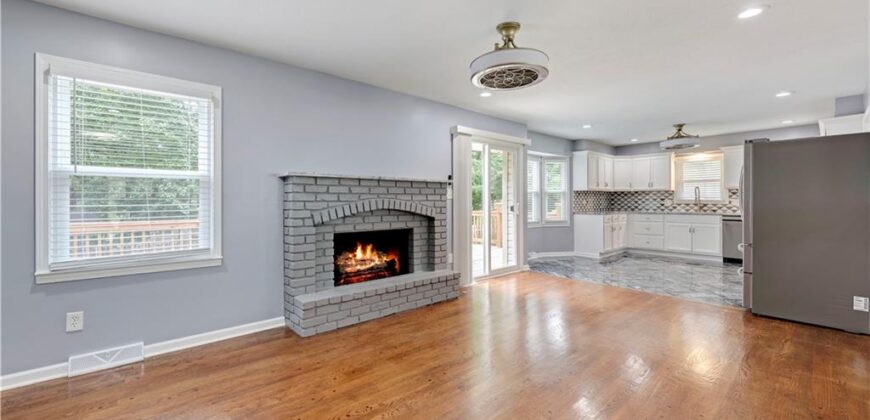 404 NW Briarcliff Road, Kansas City, MO 64116