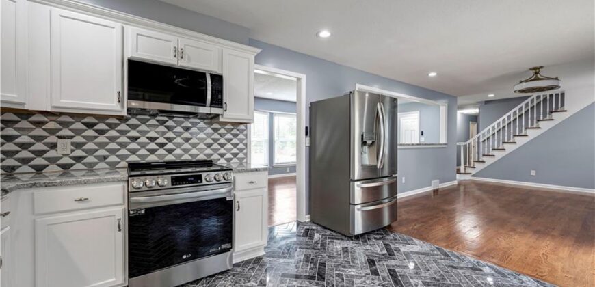 404 NW Briarcliff Road, Kansas City, MO 64116