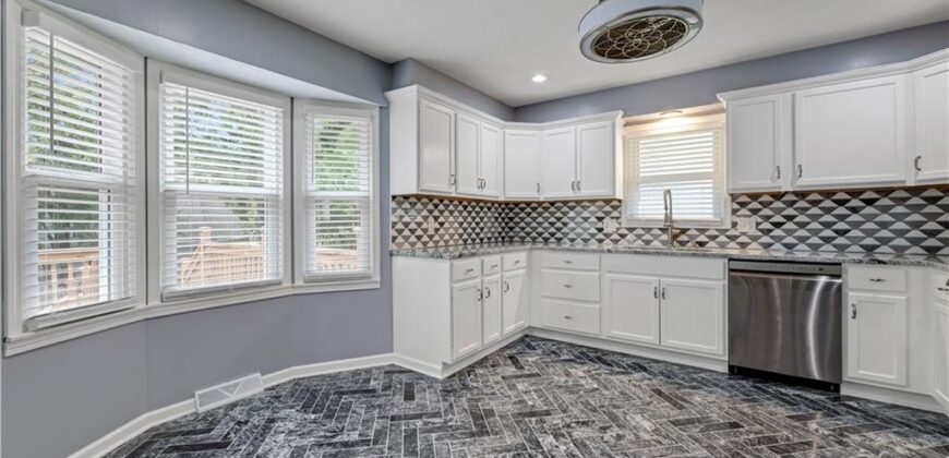 404 NW Briarcliff Road, Kansas City, MO 64116