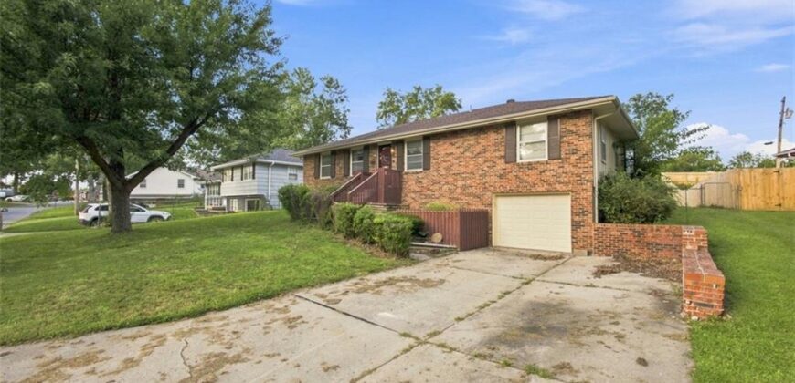 207 Augustus Drive, Excelsior Springs, MO 64024