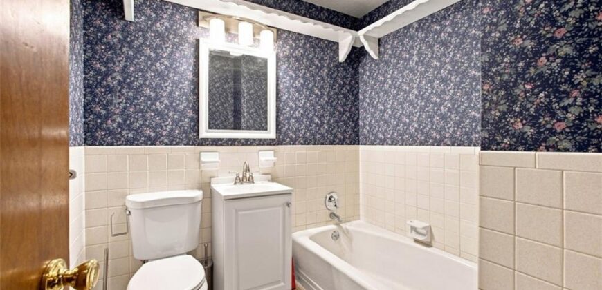 207 Augustus Drive, Excelsior Springs, MO 64024