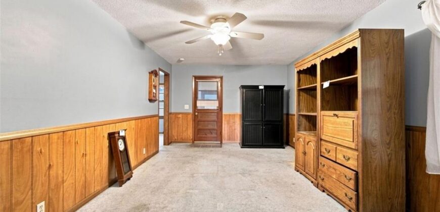 207 Augustus Drive, Excelsior Springs, MO 64024