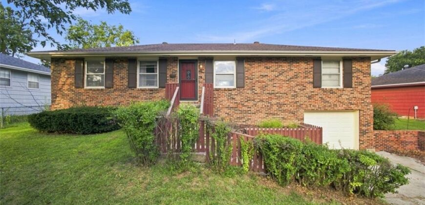 207 Augustus Drive, Excelsior Springs, MO 64024