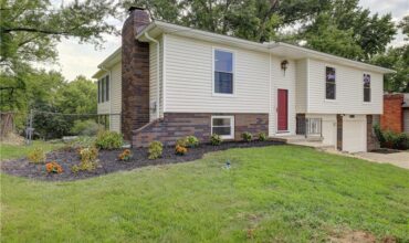 11015 Crooked Road, Kansas City, MO 64152