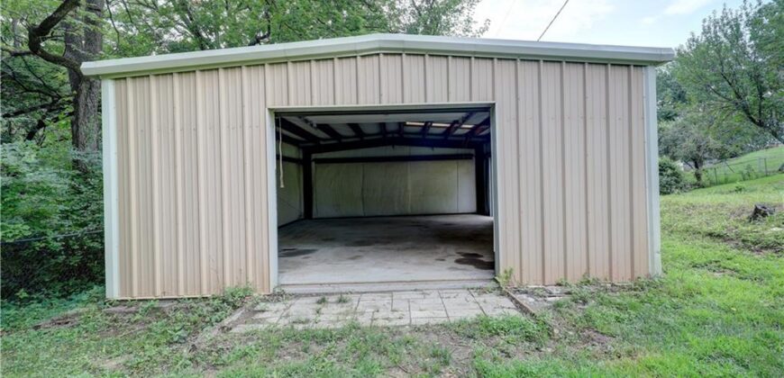 11015 NW Crooked Road, Kansas City, MO 64152