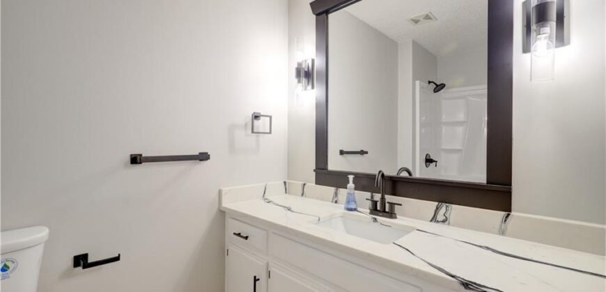 11015 NW Crooked Road, Kansas City, MO 64152