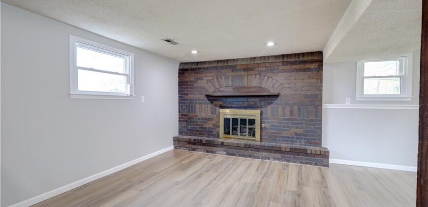11015 NW Crooked Road, Kansas City, MO 64152