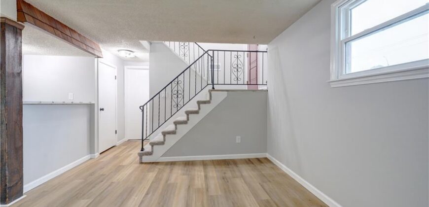 11015 NW Crooked Road, Kansas City, MO 64152