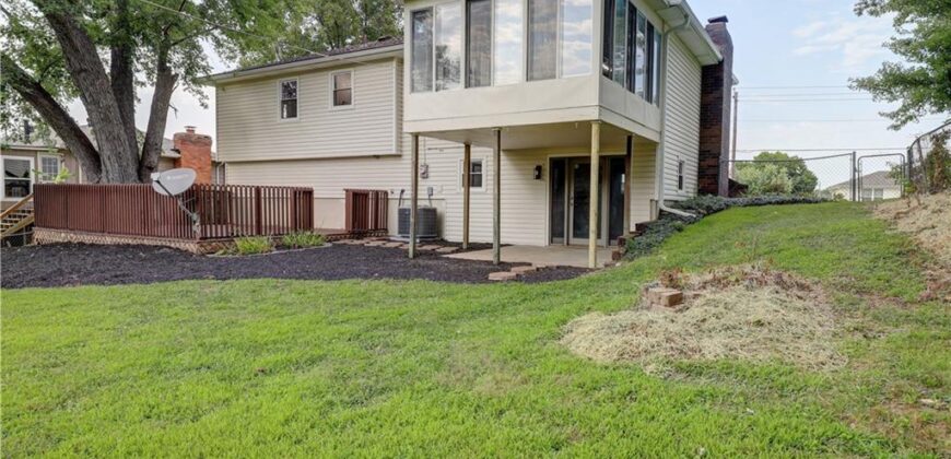 11015 NW Crooked Road, Kansas City, MO 64152