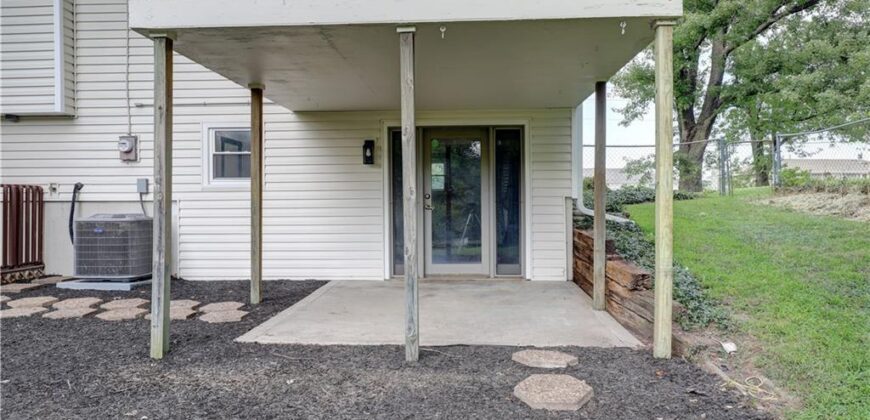 11015 NW Crooked Road, Kansas City, MO 64152