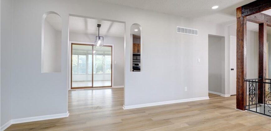 11015 NW Crooked Road, Kansas City, MO 64152