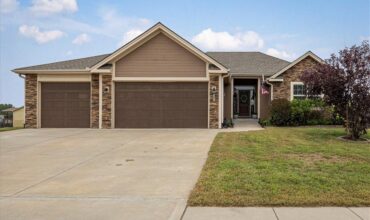 200 Rock Creek Terrace, Smithville, MO 64089