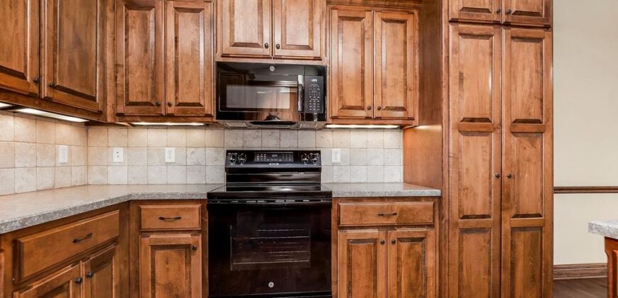 2004 NE 197th Court, Smithville, MO 64089