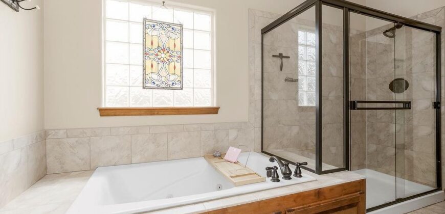 2004 NE 197th Court, Smithville, MO 64089
