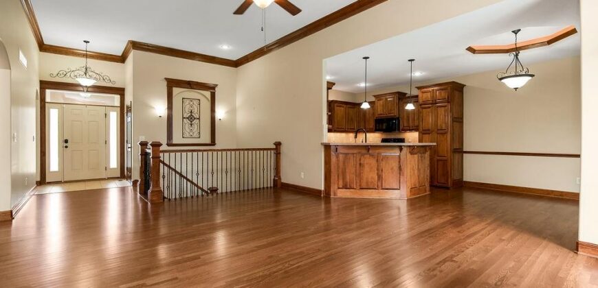 2004 NE 197th Court, Smithville, MO 64089