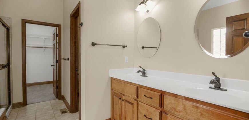 2004 NE 197th Court, Smithville, MO 64089
