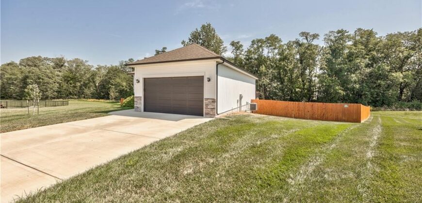 3704 NW 95th Street, Kansas City, MO 64154