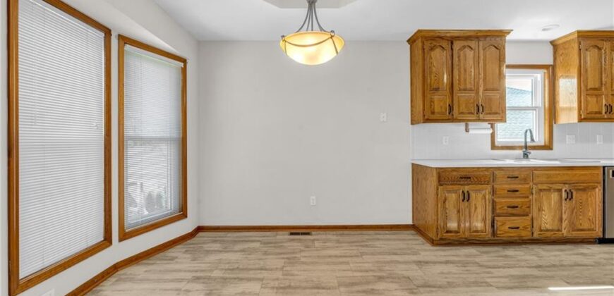 9613 N Locust Drive, Kansas City, MO 64155