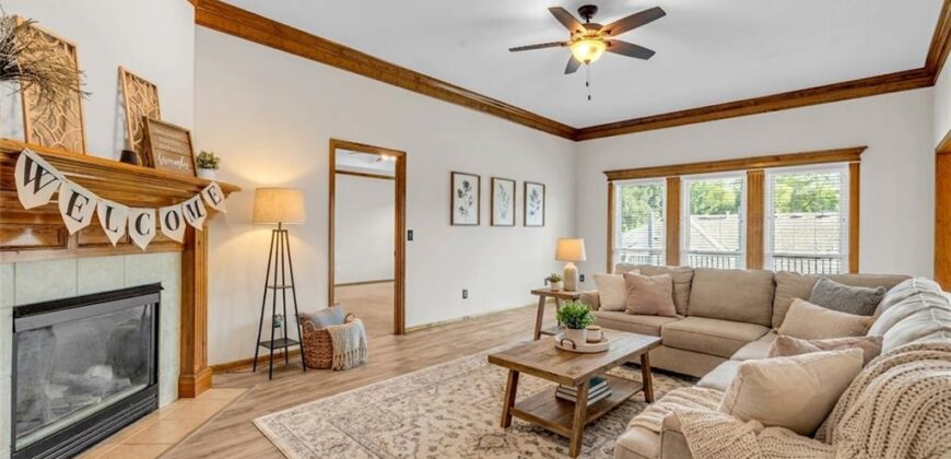 9613 N Locust Drive, Kansas City, MO 64155