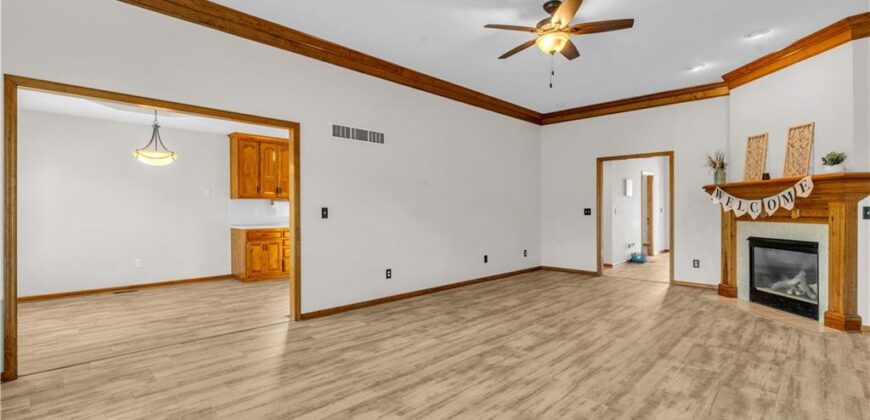 9613 N Locust Drive, Kansas City, MO 64155