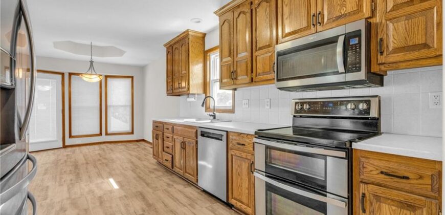 9613 N Locust Drive, Kansas City, MO 64155