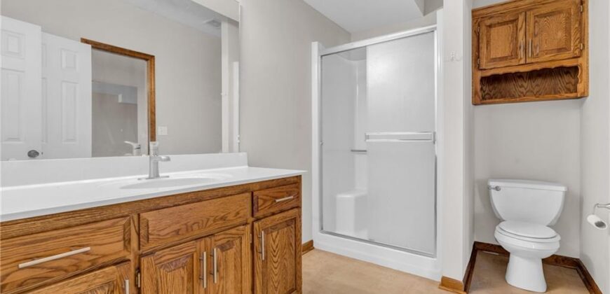 9613 N Locust Drive, Kansas City, MO 64155
