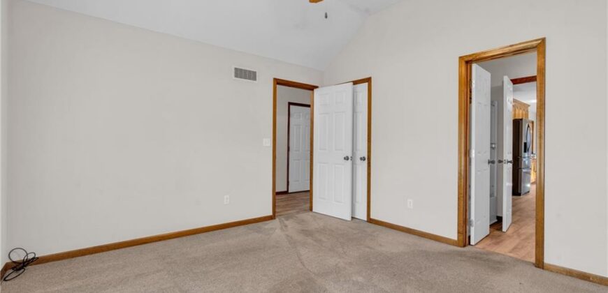 9613 N Locust Drive, Kansas City, MO 64155