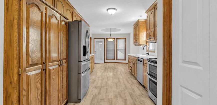 9613 N Locust Drive, Kansas City, MO 64155