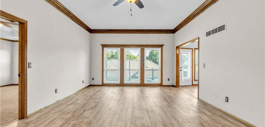 9613 N Locust Drive, Kansas City, MO 64155