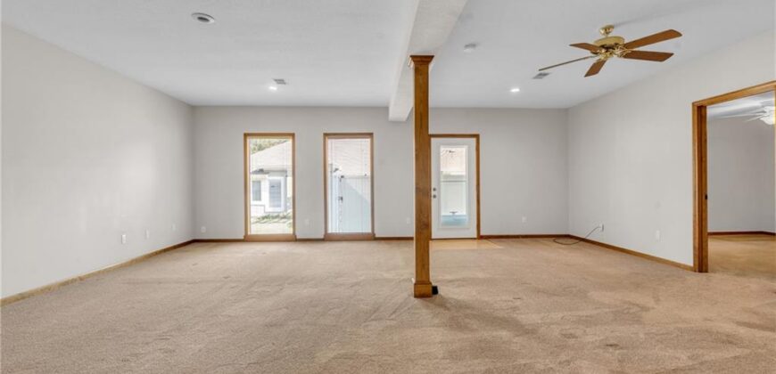 9613 N Locust Drive, Kansas City, MO 64155