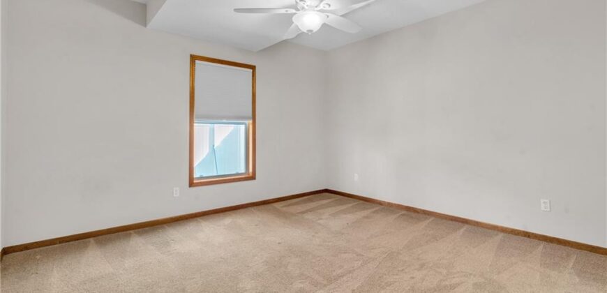 9613 N Locust Drive, Kansas City, MO 64155
