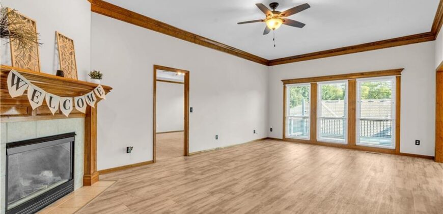 9613 N Locust Drive, Kansas City, MO 64155