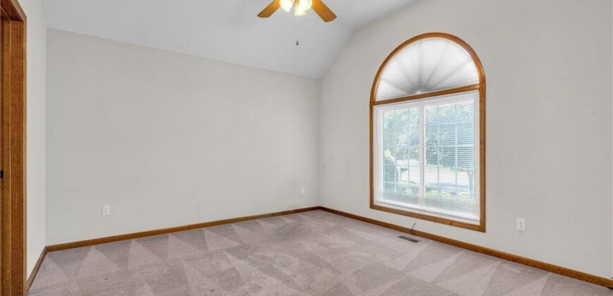 9613 N Locust Drive, Kansas City, MO 64155