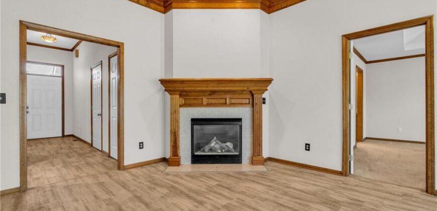 9613 N Locust Drive, Kansas City, MO 64155