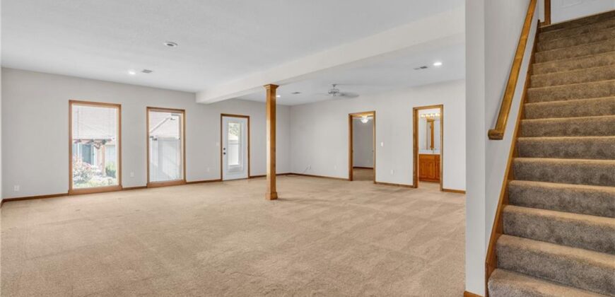 9613 N Locust Drive, Kansas City, MO 64155