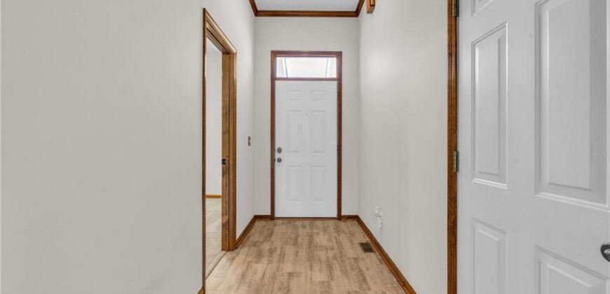 9613 N Locust Drive, Kansas City, MO 64155