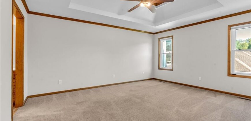 9613 N Locust Drive, Kansas City, MO 64155