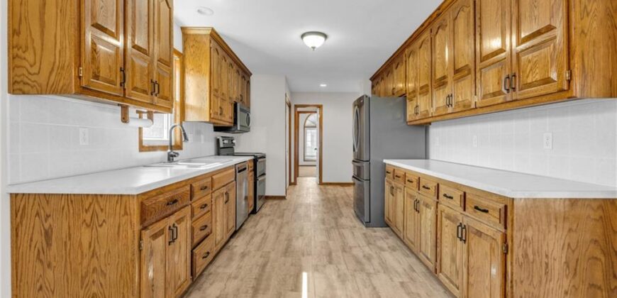9613 N Locust Drive, Kansas City, MO 64155