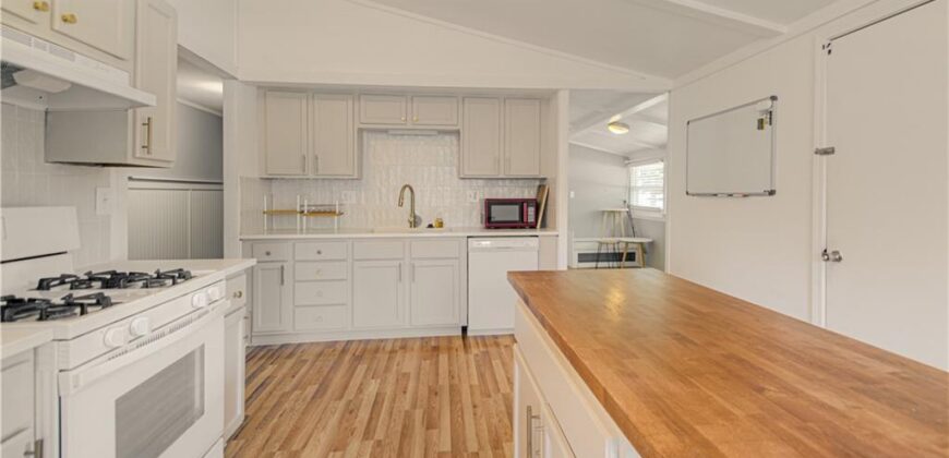 6904 NW Belvidere Parkway, Kansas City, MO 64152