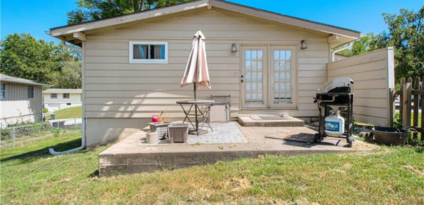 6904 NW Belvidere Parkway, Kansas City, MO 64152