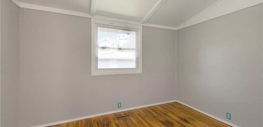 6904 NW Belvidere Parkway, Kansas City, MO 64152