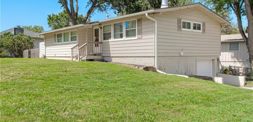 6904 NW Belvidere Parkway, Kansas City, MO 64152