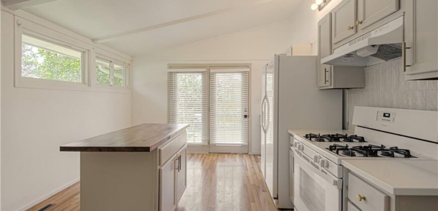 6904 NW Belvidere Parkway, Kansas City, MO 64152