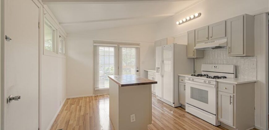 6904 NW Belvidere Parkway, Kansas City, MO 64152