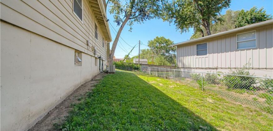 6904 NW Belvidere Parkway, Kansas City, MO 64152