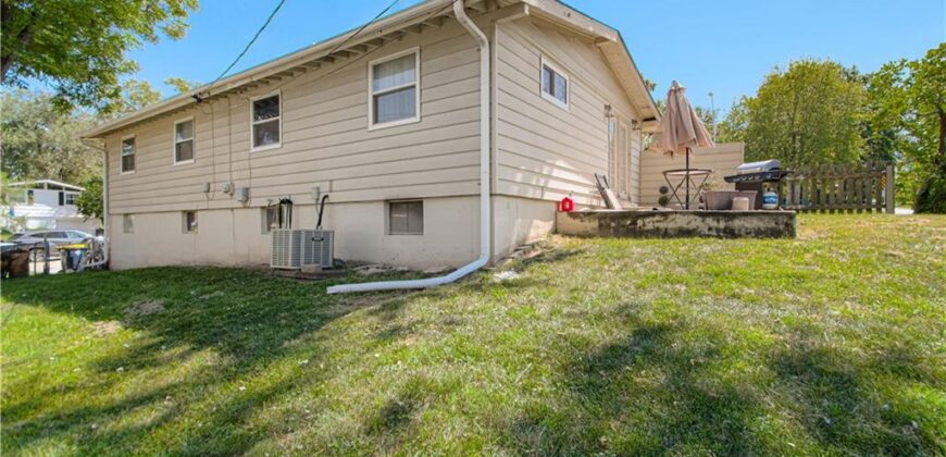 6904 NW Belvidere Parkway, Kansas City, MO 64152
