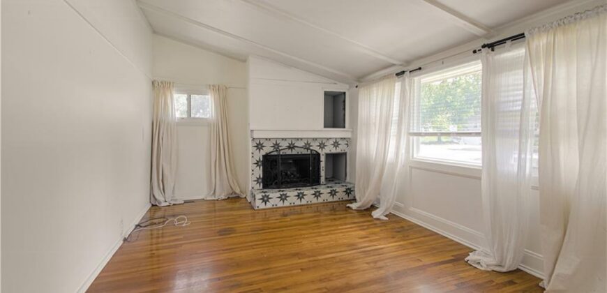 6904 NW Belvidere Parkway, Kansas City, MO 64152