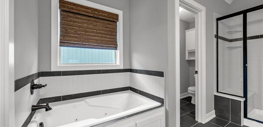 8615 NW 74th Terrace, Kansas City, MO 64152